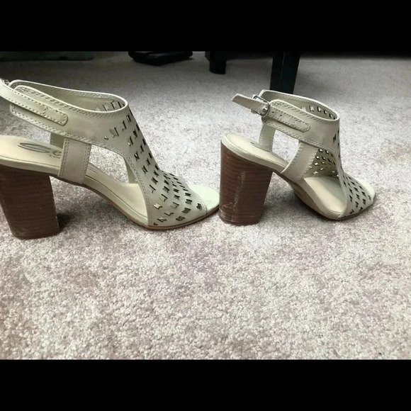 Sbicca lightening heels perforated 6.5 sandals - Picture 4 of 7